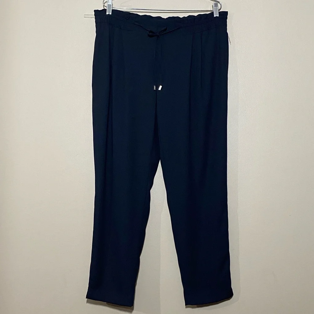 - NWOT Zara light weight Crop  pants size xl